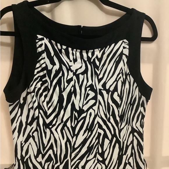 Laura zebra print fit and flare midi dress - Picture 4 of 8